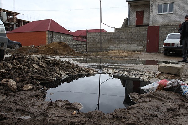 Подобных «артезианов»  в Семендере не один десяток