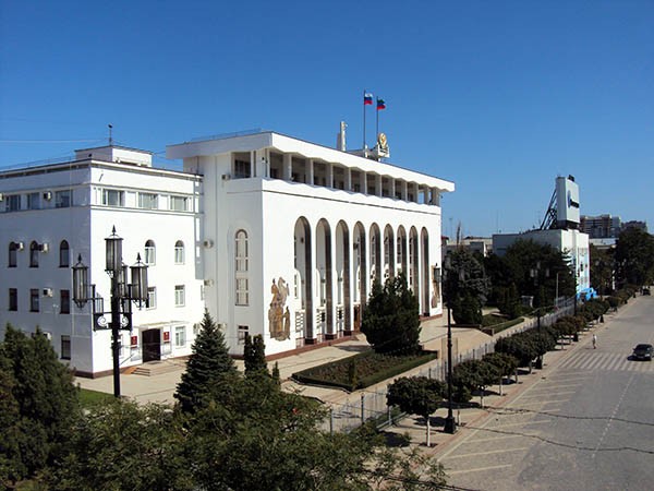 В это здание сложно войти, но очень легко выйти