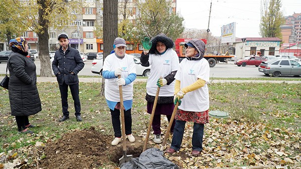 Делать добрые дела  приятно в любую погоду